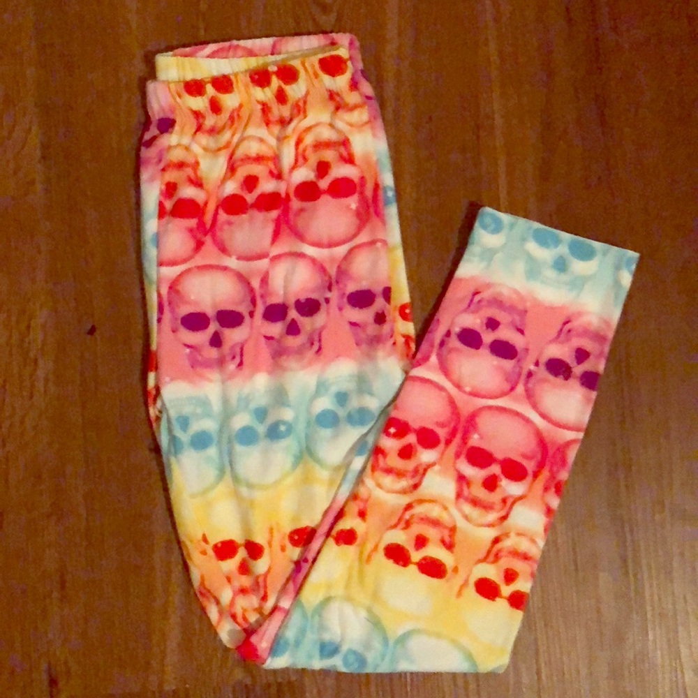 Multicolor Skull Capri Leggings